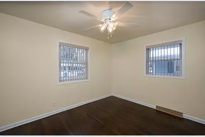 4640 W Brentwood Ct, Milwaukee, WI 53223 - Photo 10