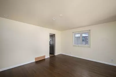 4640 W Brentwood Ct, Milwaukee, WI 53223 - Photo 6
