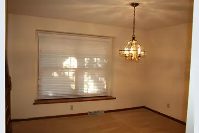 3427 E Elmwood Dr, Racine, WI 53405 - Photo 8