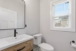 W229N3655 Sterling Ct, Pewaukee, WI 53072 - Photo 14