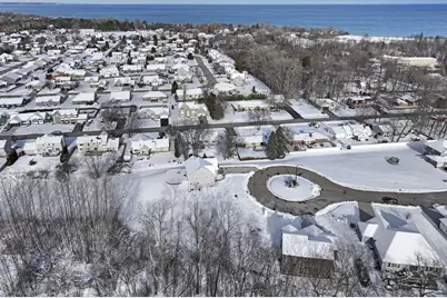 727  Brookview Ct, Racine, WI 53402 - Photo 10