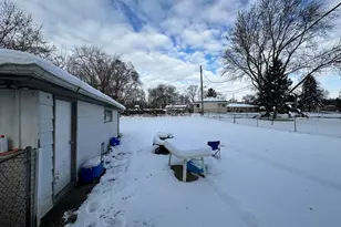 410 Dodie Dr, Waukesha, WI 53189 - Photo 6