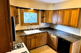 2043 S 81st St, West Allis, WI 53219 - Photo 20