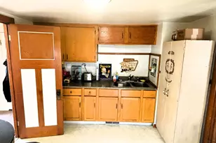 2043 S 81st St, West Allis, WI 53219 - Photo 38