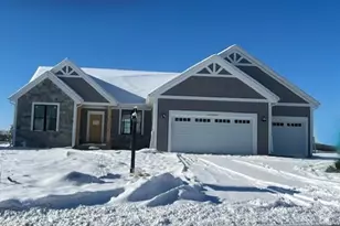 W251N2413 Valleyview Cir, Pewaukee, WI 53072 - Photo 1