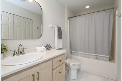 8782  Woodbridge Dr, Greendale, WI 53219 - Photo 20