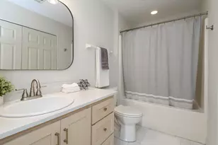 8782 Woodbridge Dr, Greendale, WI 53219 - Photo 20