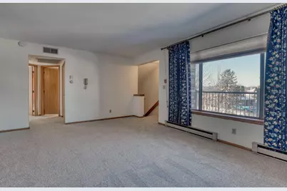 W176N9734  Riversbend Cir, Germantown, WI 53022 - Photo 2