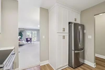 303 E Henry Clay St #306, Whitefish Bay, WI 53217 - Photo 8