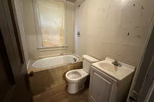 2463 N 22nd St, Milwaukee, WI 53206 - Photo 6