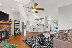 9285 S 51st St, Franklin, WI 53132 - Photo 4