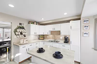 2839 S 46th St, Milwaukee, WI 53219 - Photo 4