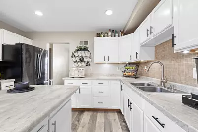 2839 S 46th St, Milwaukee, WI 53219 - Photo 6