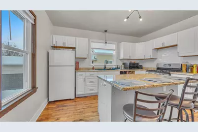 666 W 9th Ave, Oshkosh, WI 54902 - Photo 8