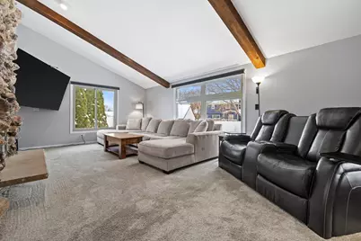 8100 W Imperial Dr, Franklin, WI 53132 - Photo 4