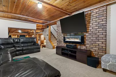 8100 W Imperial Dr, Franklin, WI 53132 - Photo 20