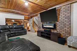 8100 W Imperial Dr, Franklin, WI 53132 - Photo 20