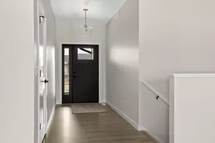 633 Lewis Ct, Holmen, WI 54636 - Photo 2