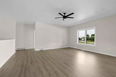 633  Lewis Ct, Holmen, WI 54636 - Photo 4