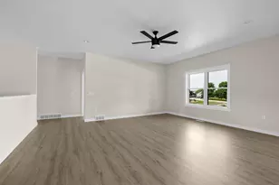 633 Lewis Ct, Holmen, WI 54636 - Photo 4