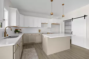 633 Lewis Ct, Holmen, WI 54636 - Photo 8