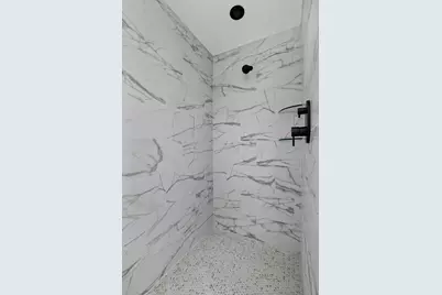 633  Lewis Ct, Holmen, WI 54636 - Photo 16