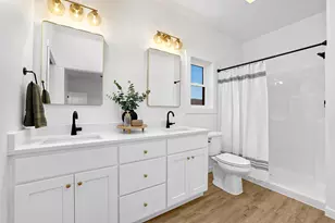 826 Clark Ln, Holmen, WI 54636 - Photo 14