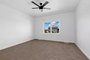 827 Clark Ln, Holmen, WI 54636 - Photo 8