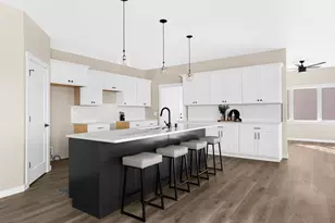 827 Clark Ln, Holmen, WI 54636 - Photo 6