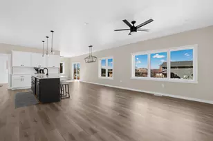 827 Clark Ln, Holmen, WI 54636 - Photo 4