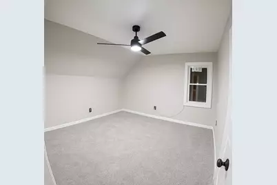 402 W Melvina St, Milwaukee, WI 53212 - Photo 8