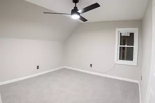 402 W Melvina St, Milwaukee, WI 53212 - Photo 8