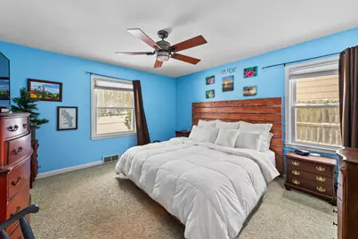 412 E Spooner Rd, Fox Point, WI 53217 - Photo 14