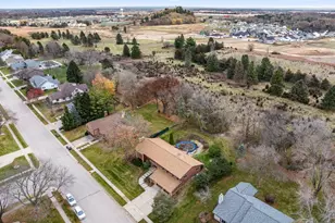 727 Browning Cir, Oconomowoc, WI 53066 - Photo 50