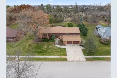 727  Browning Cir, Oconomowoc, WI 53066 - Photo 48