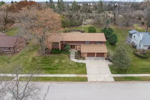 727 Browning Cir, Oconomowoc, WI 53066 - Photo 48