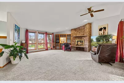 727  Browning Cir, Oconomowoc, WI 53066 - Photo 6