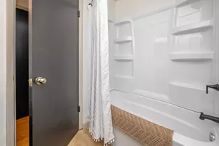 N84W18113 Imperial Ct, Menomonee Falls, WI 53051 - Photo 22