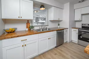 N84W18113 Imperial Ct, Menomonee Falls, WI 53051 - Photo 12