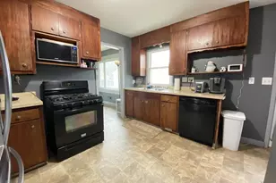 2719 Carpenter Ave, Racine, WI 53403 - Photo 2