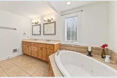 N54W16349  Westwind Dr, Menomonee Falls, WI 53051 - Photo 20