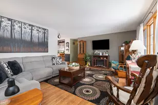 680 Brandt Ct, Pewaukee, WI 53072 - Photo 4