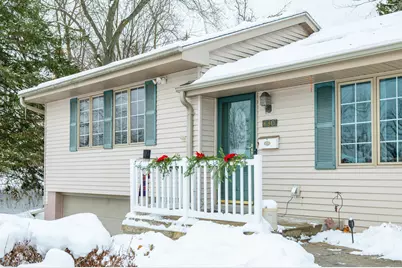 680  Brandt Ct, Pewaukee, WI 53072 - Photo 2