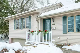 680 Brandt Ct, Pewaukee, WI 53072 - Photo 2