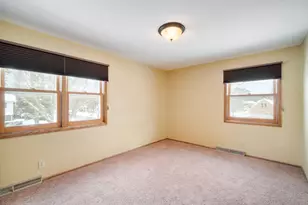 3390 N Knoll Blvd, Wauwatosa, WI 53222 - Photo 18