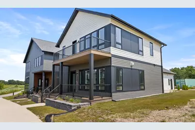 9405 S Cypress Pl, Oak Creek, WI 53154 - Photo 2