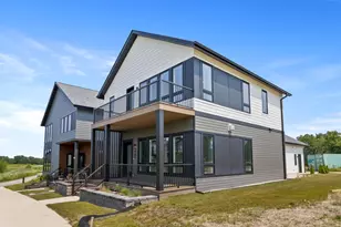 9405 S Cypress Pl, Oak Creek, WI 53154 - Photo 2