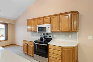 N160W18903 Oakland Dr, Jackson, WI 53037 - Photo 18