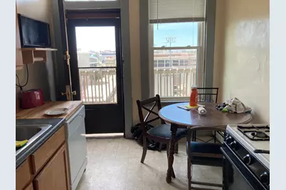 328 E Knapp St, Milwaukee, WI 53202 - Photo 4