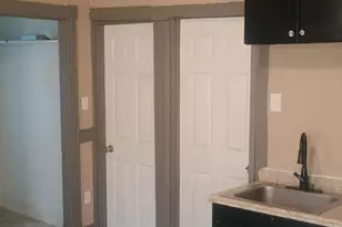 3059 N 10th Ln, Milwaukee, WI 53206 - Photo 4